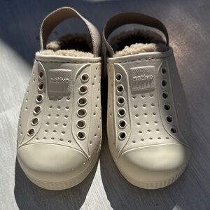 Native Kids Slippers in Cream